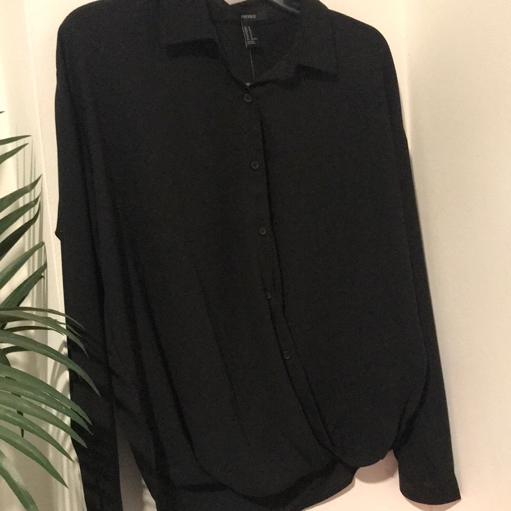 NWOT-Button up cross body blouse